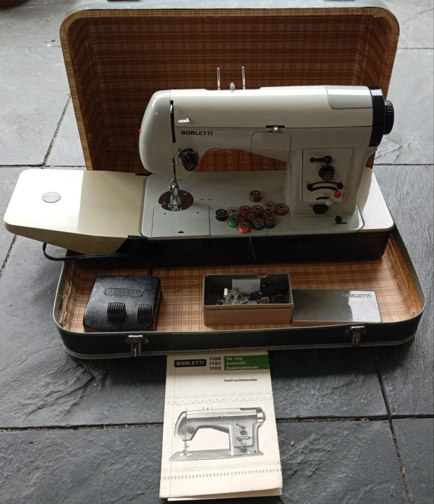 Vintage Borletti Naaimachine met Koffer en Accessoires, Ophalen