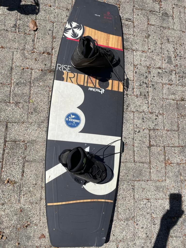 Wakeboard met bindingen - Ideaal voor beginners en gevorderd, Watersport en Boten, Twintip, Ophalen of Verzenden, Zo goed als nieuw