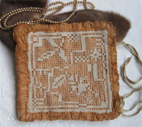 Antieke Franse lingeriehoes, goudkleurig satijn met kant, Antiek en Kunst, Ophalen of Verzenden