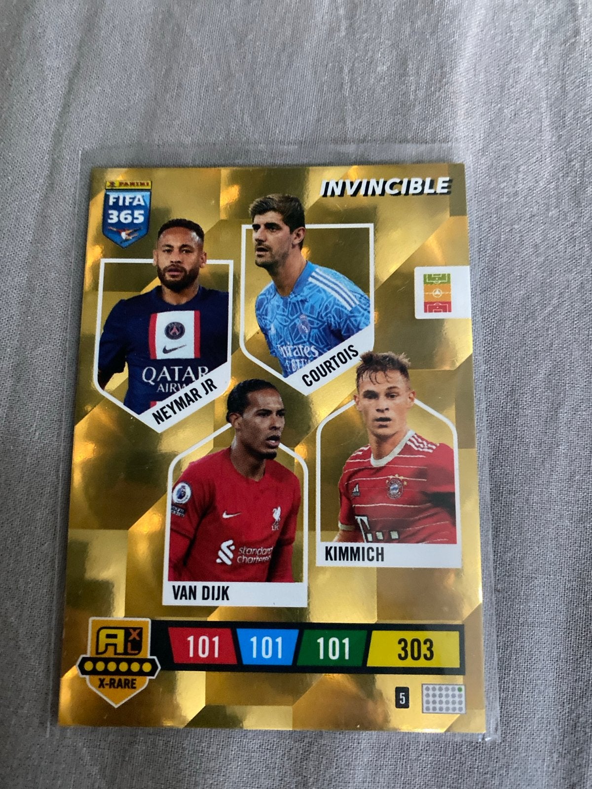 Panini FIFA 365 Invincible Gouden Kaart 2023 - X-Rare, Verzamelen, Sportartikelen en Voetbal, Ophalen of Verzenden, Zo goed als nieuw