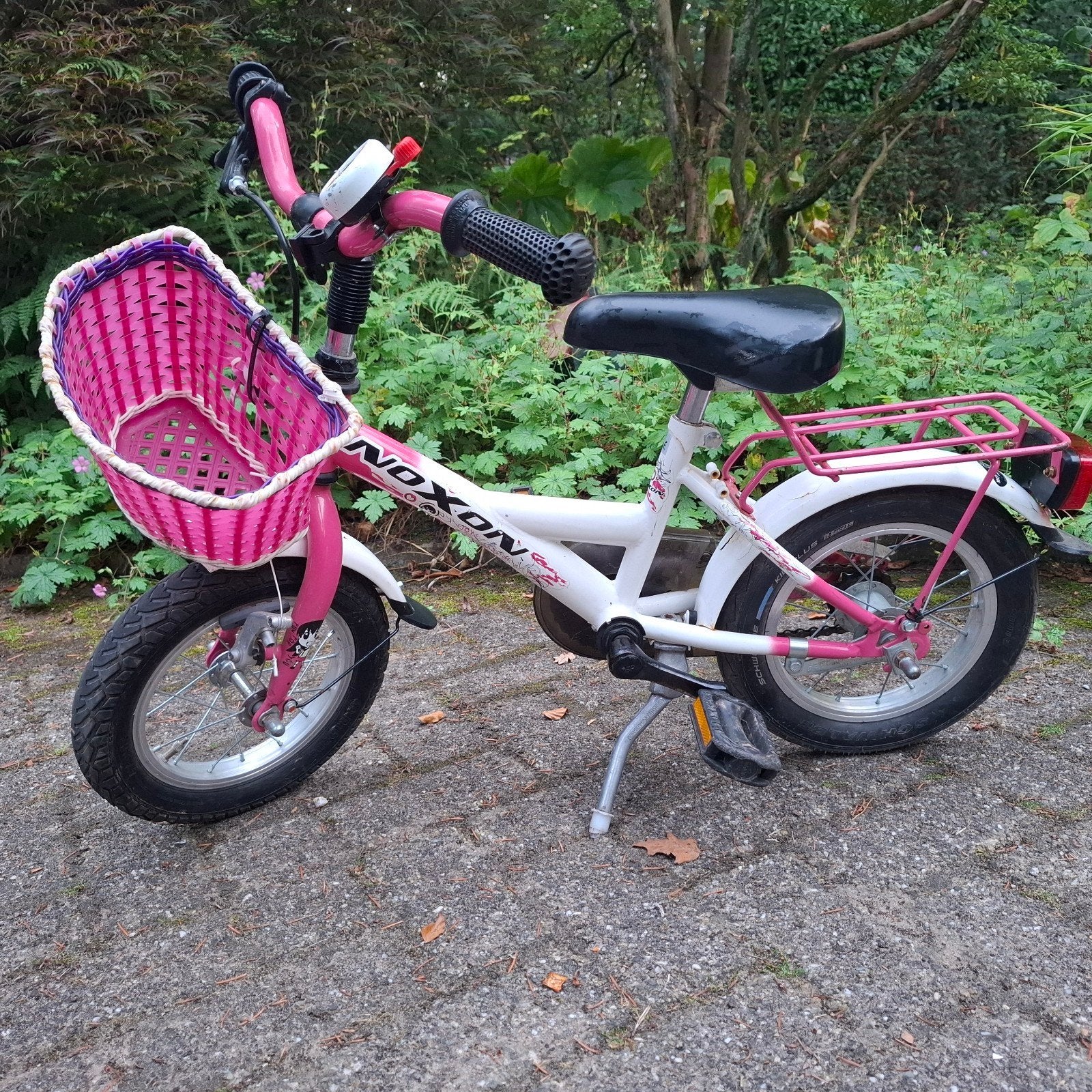 Noxon kinderfiets 12 inch roze/wit met mandje en bagagedrage, Ophalen, Terugtraprem, Gebruikt, Minder dan 16 inch