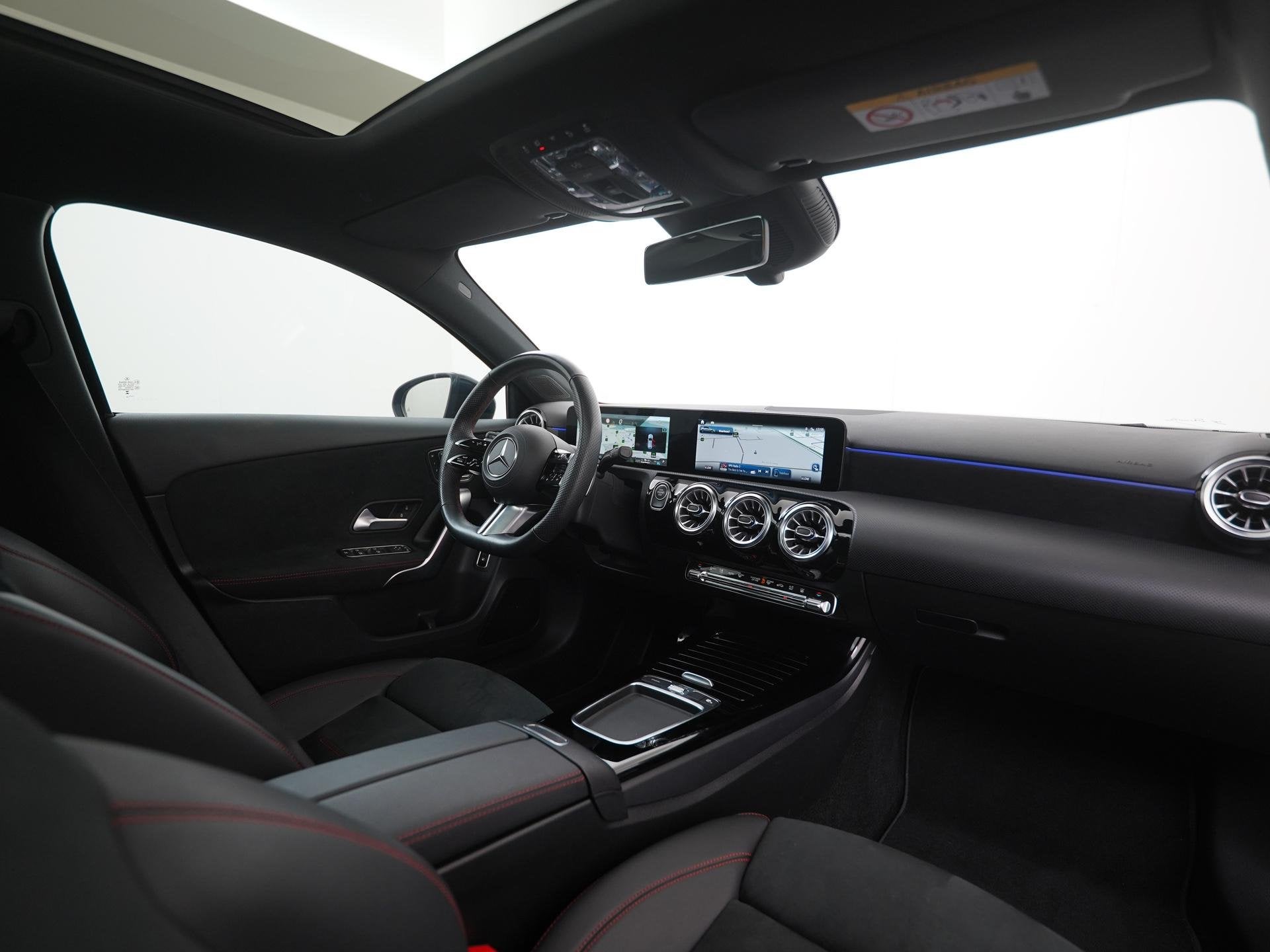 Mercedes-Benz A-klasse 250e AMG Night Facelift | Panoramadak, Gebruikt, 4 cilinders, Leder en Stof, Zwart