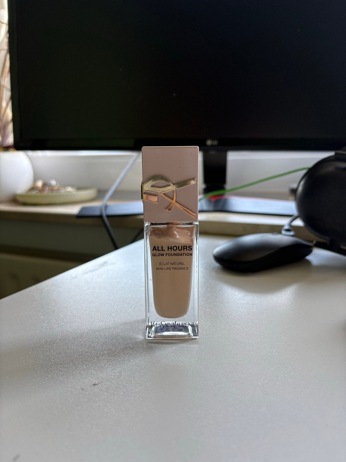 Yves Saint Laurent All Hours Glow Foundation, Gebruikt, Gehele gezicht, Beige, Ophalen of Verzenden