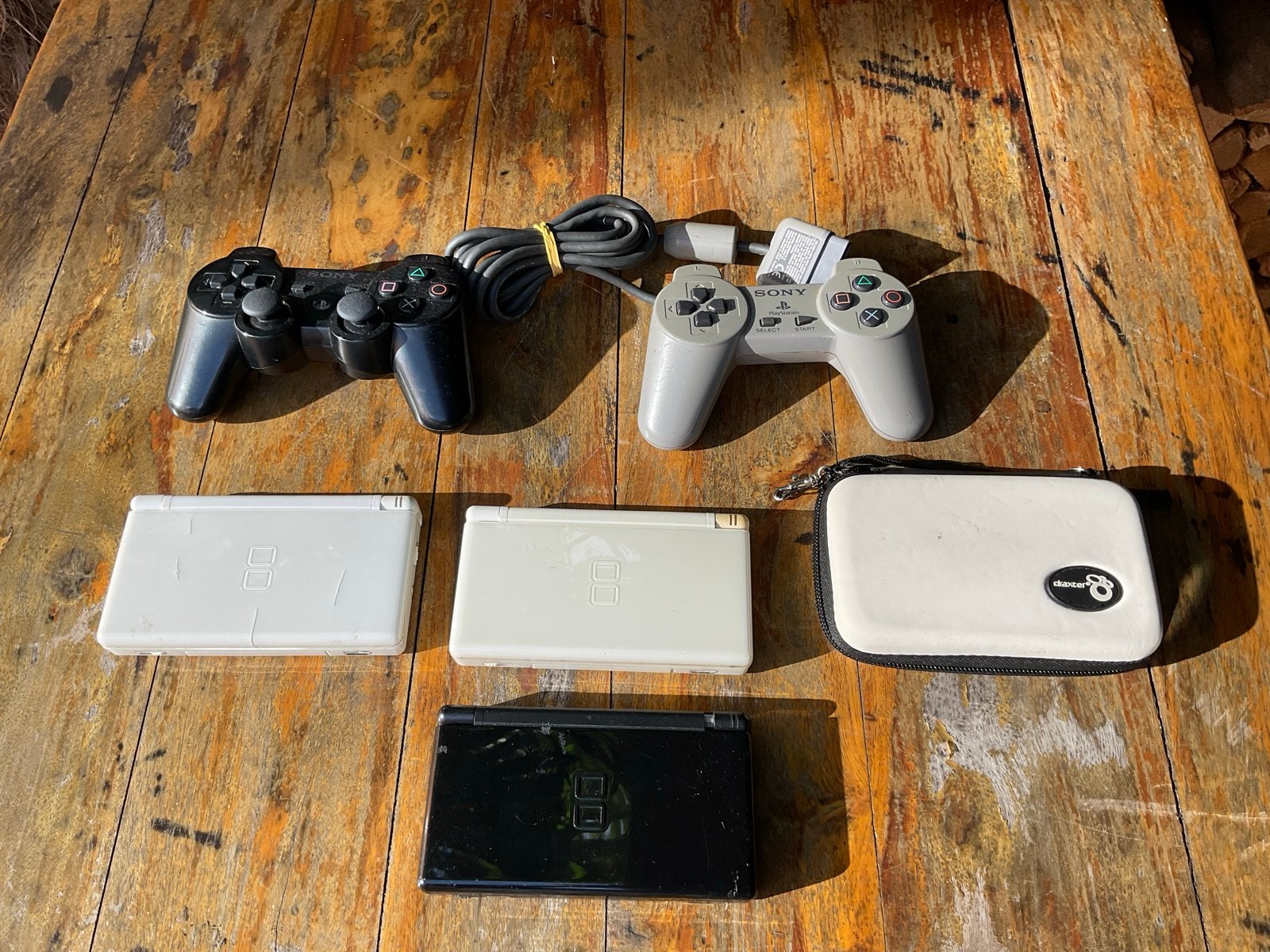 3x Nintendo DS met mankementen en 2 goede controllers-, Spelcomputers en Games, Ophalen of Verzenden, Niet werkend, Overige kleuren