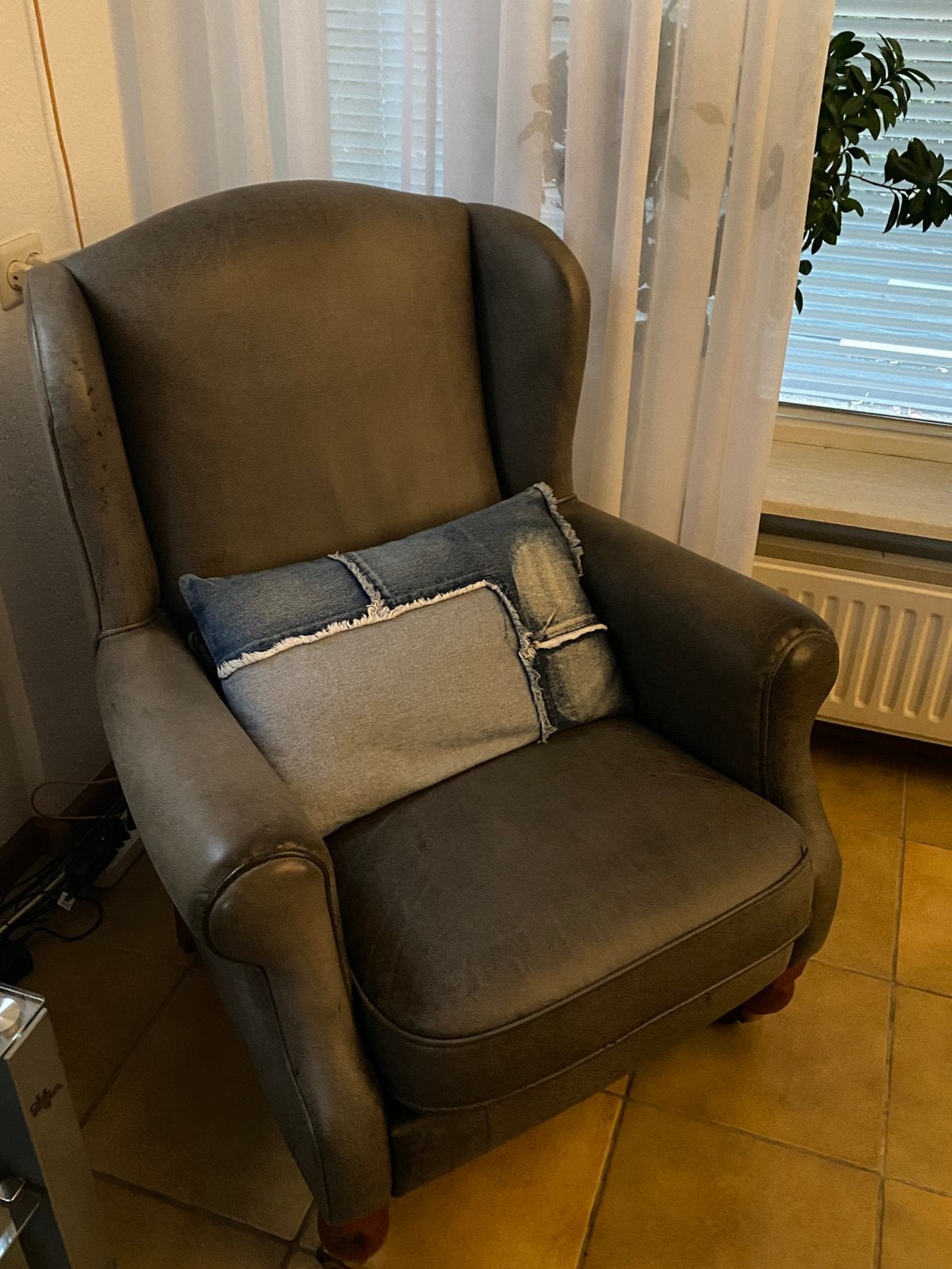2 mooie blauwe, leren stoelen., Ophalen, Zo goed als nieuw, 75 tot 100 cm, 50 tot 75 cm