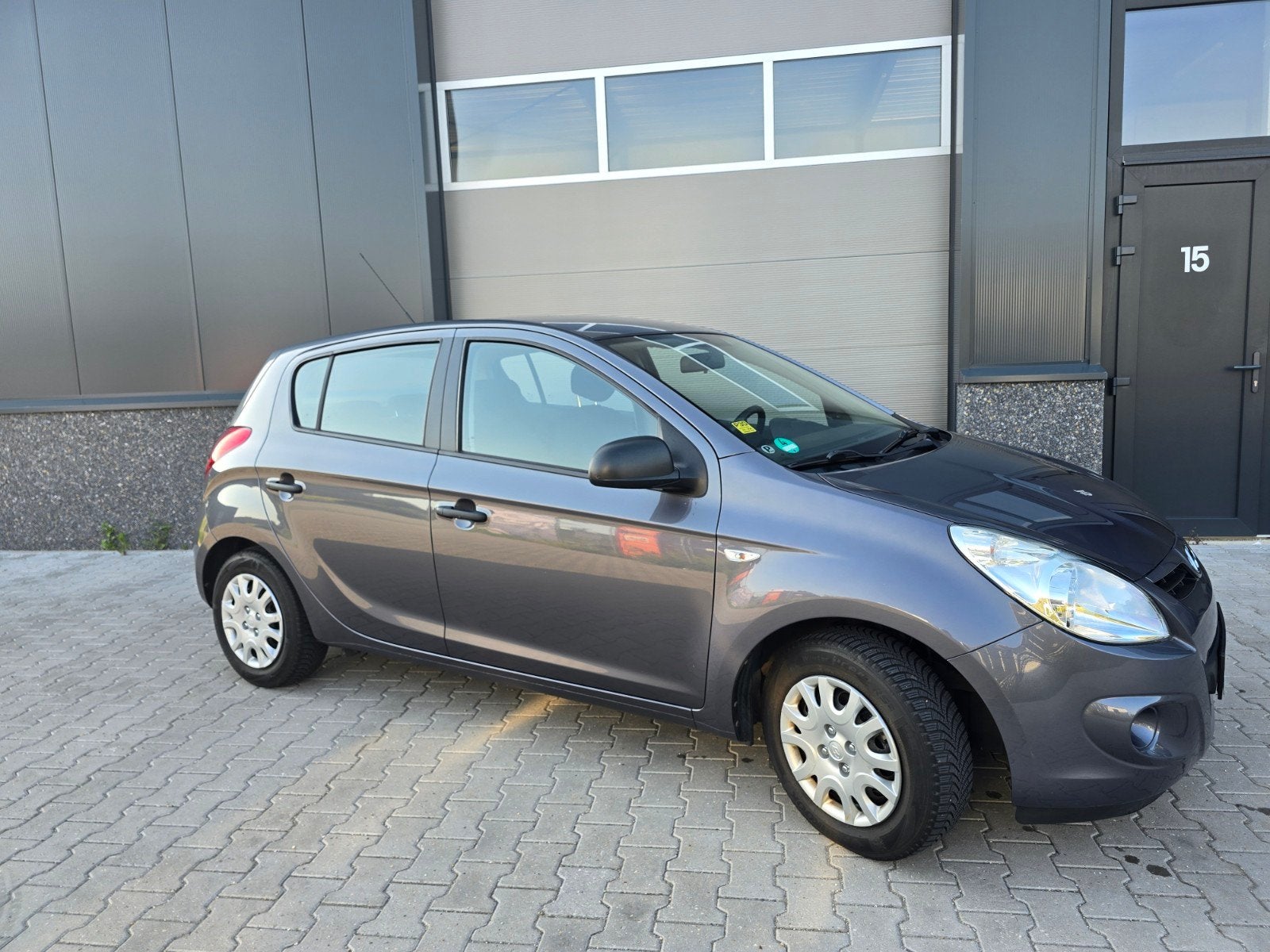 Hyundai i20 1.2i 2012 Grijs | 5-DRS | Airco | AUX | APK 2027, Bedrijf, Te koop