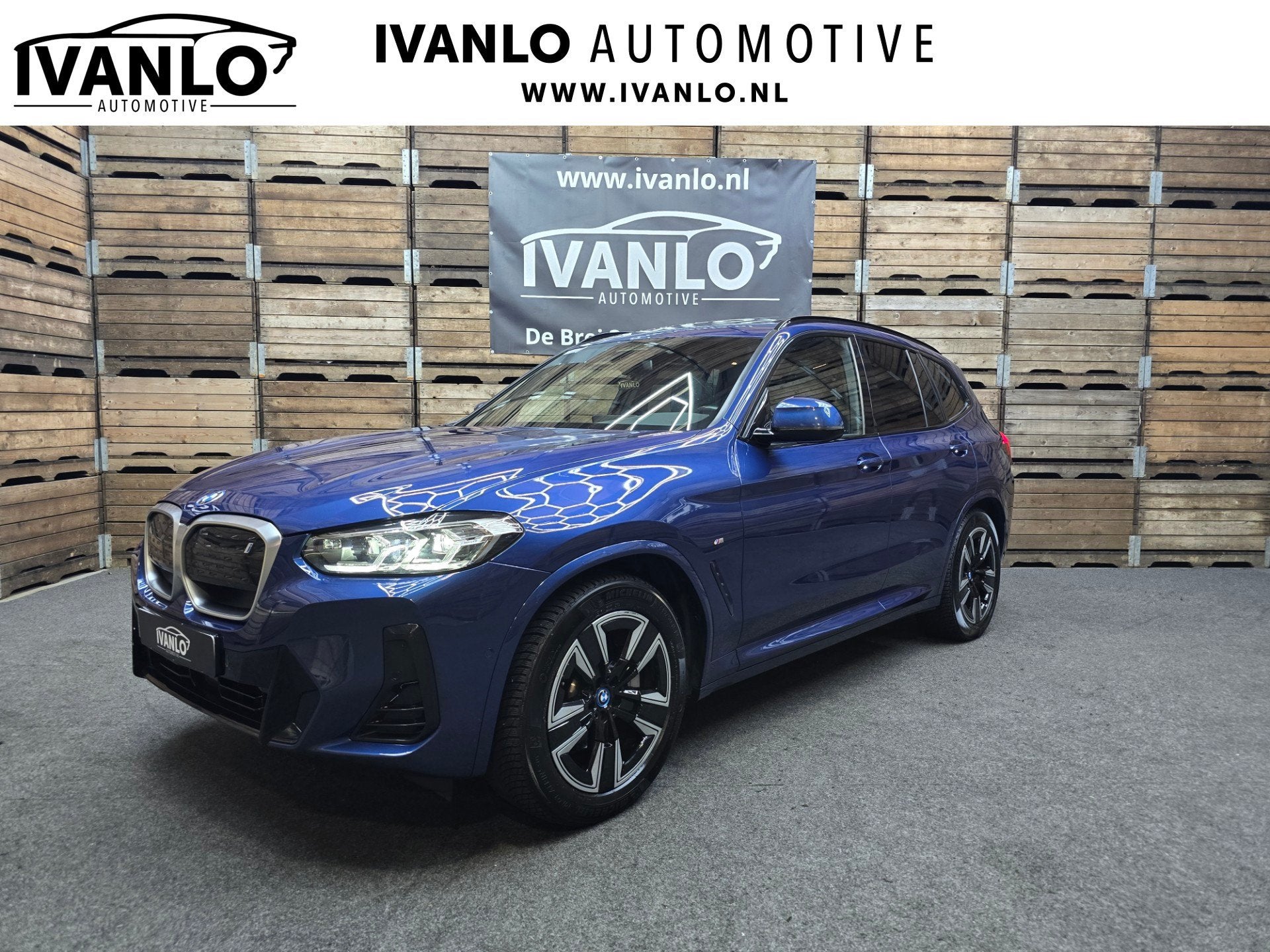 BMW IX3 High Executive 80 kWh Pano LED navi Trekhaak 19"LM 9, Achterwielaandrijving, Gebruikt, 80 kWh, Leder en Stof