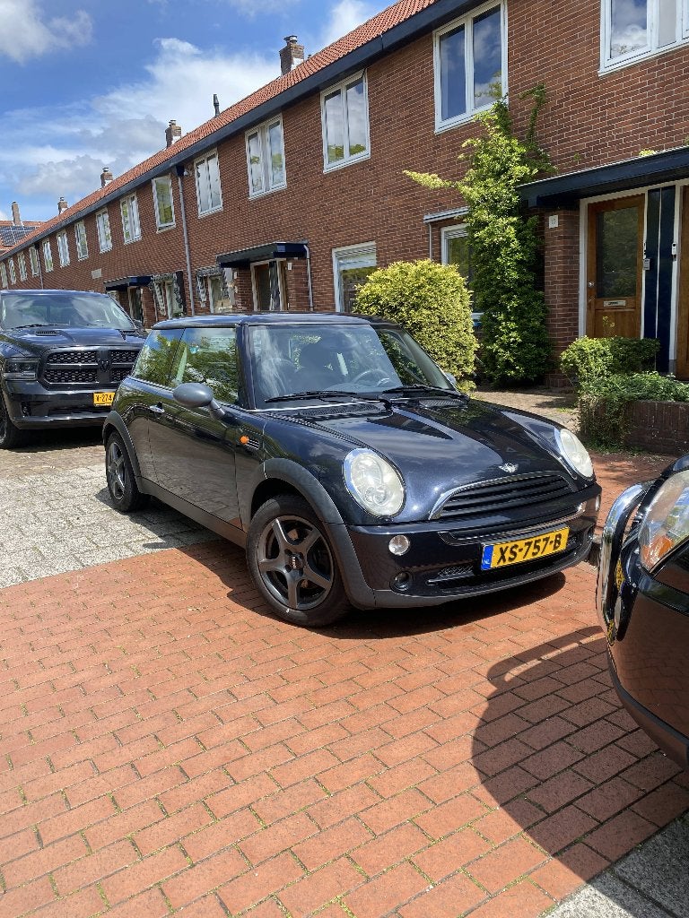 Mini One Cooper 1.6, 2005 - nieuwe APK, goede airco, Auto's, Mini, Voorwielaandrijving, 4 cilinders, 4 stoelen, Zwart