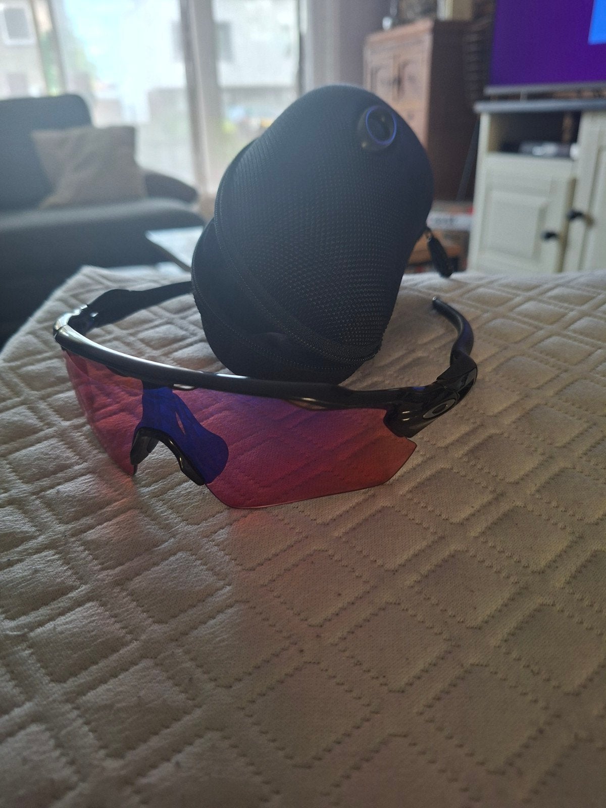 Oakley sportzonnebril met roze/rode Prizm glazen, Sieraden, Tassen en Uiterlijk, Ophalen, Zonnebril, Overige kleuren, Zo goed als nieuw