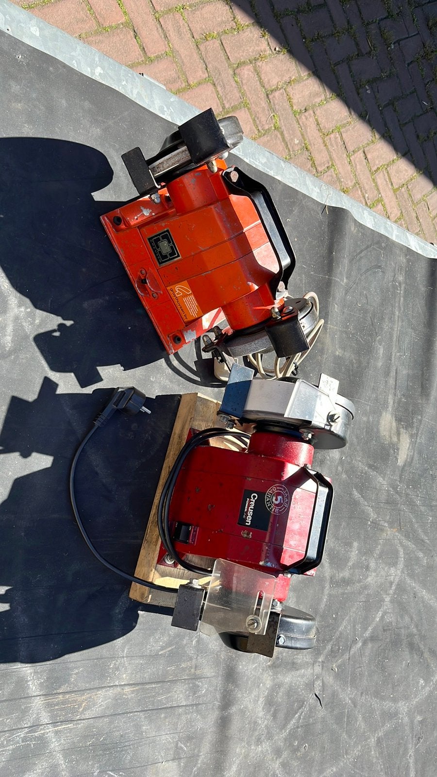 2 stuks slijpstenen, Ophalen, Zo goed als nieuw, Minder dan 700 watt, Werkbankslijpmachine