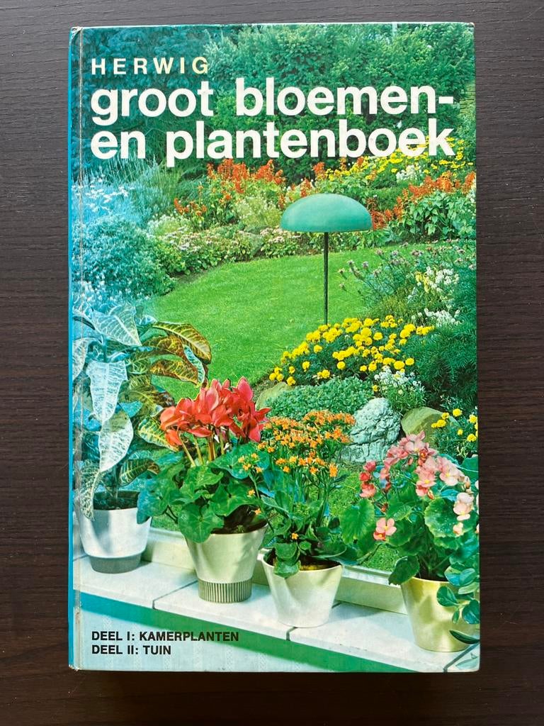 Groot bloemen en plantenboek - Herwig, Ophalen of Verzenden, Gelezen, Tuinieren en Tuinplanten