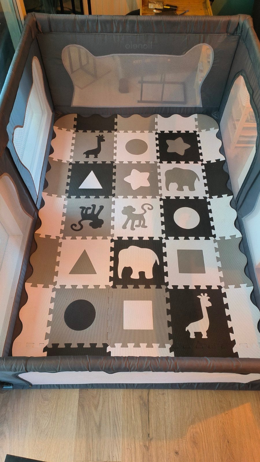 Lionelo Willow grondbox + puzzels gratis, Kinderen en Baby's, Ophalen, Zo goed als nieuw