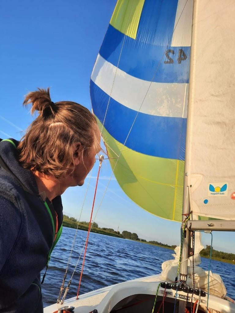 Mooie Yngling NED-242 met trailer en BBM, Watersport en Boten, Open zeilboten, Ophalen, Gebruikt, 6 meter of meer, Yngling