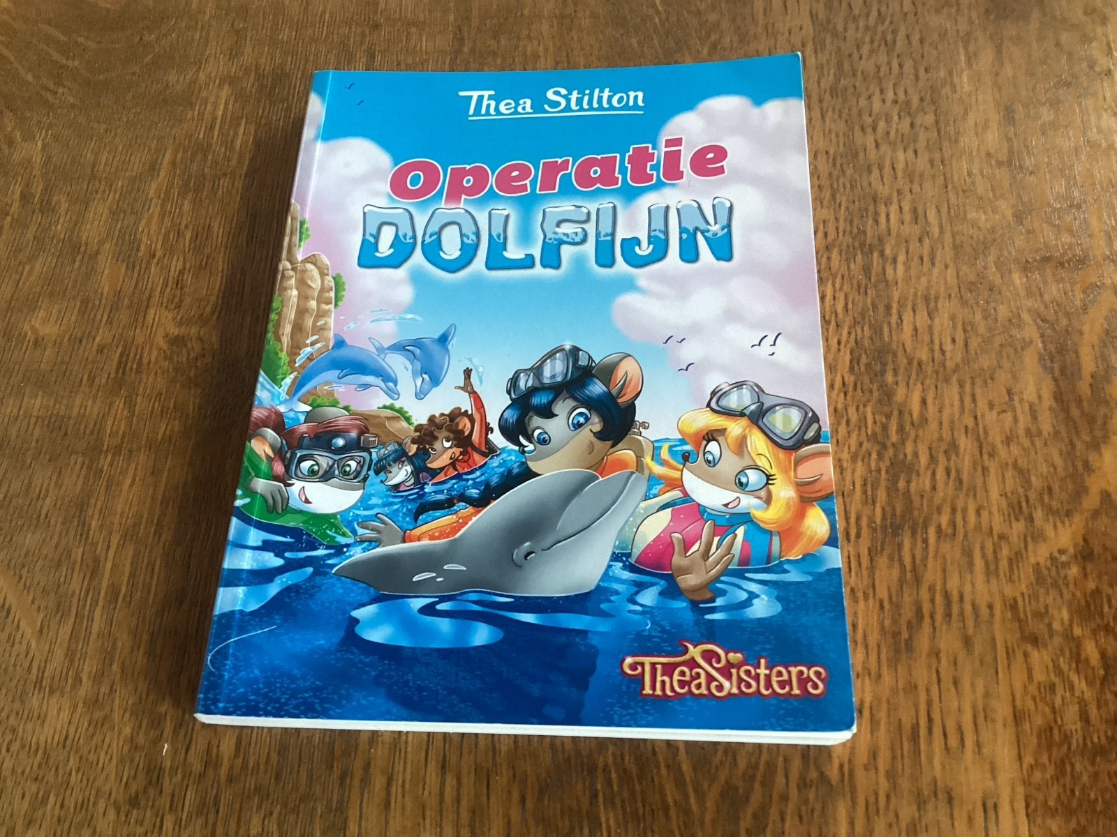 Thea Stilton - Operatie Dolfijn, Boeken, Ophalen of Verzenden, Zo goed als nieuw, Thea Stilton