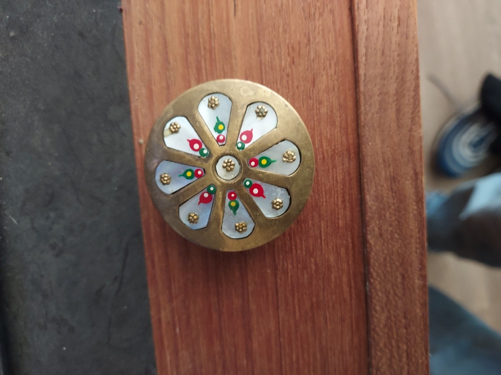 pillendoosje  messing knop met parelmoer inleg, Ophalen of Verzenden