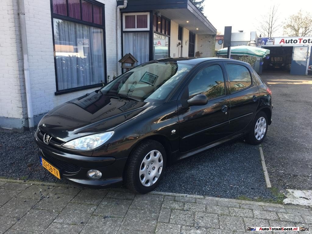 Peugeot 206 VERKOCHT, Voorwielaandrijving, Stof, 4 cilinders, Zwart
