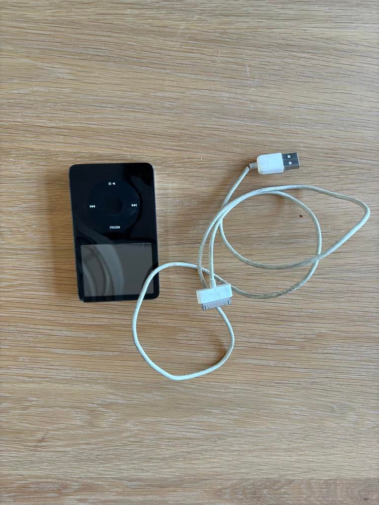 Zwarte iPod met kabel, Ophalen of Verzenden, Gebruikt, Zwart, Classic