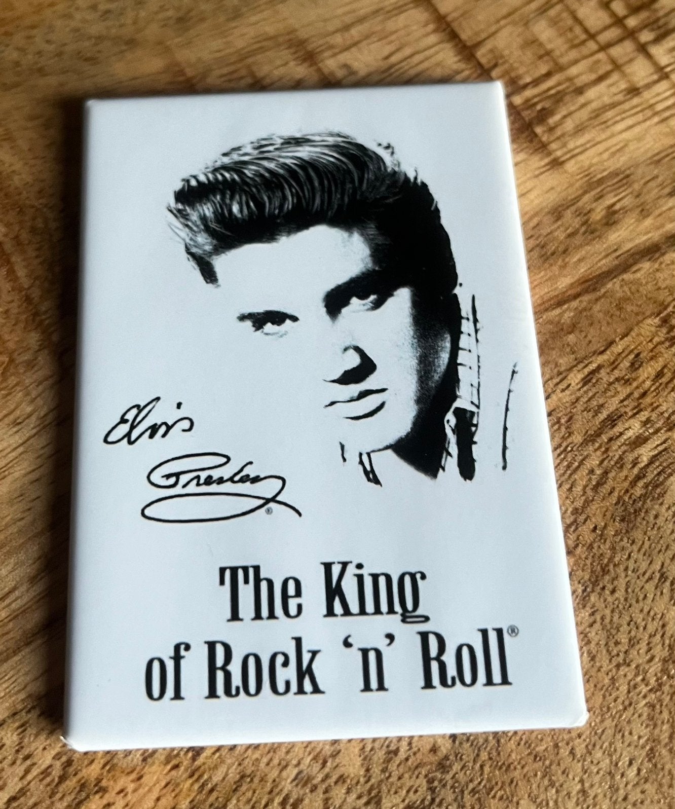 Koelkastmagneet Elvis Presley 5,4 x 8 cm nieuw, Huis en Inrichting, Ophalen of Verzenden, Zo goed als nieuw, Overige stijlen