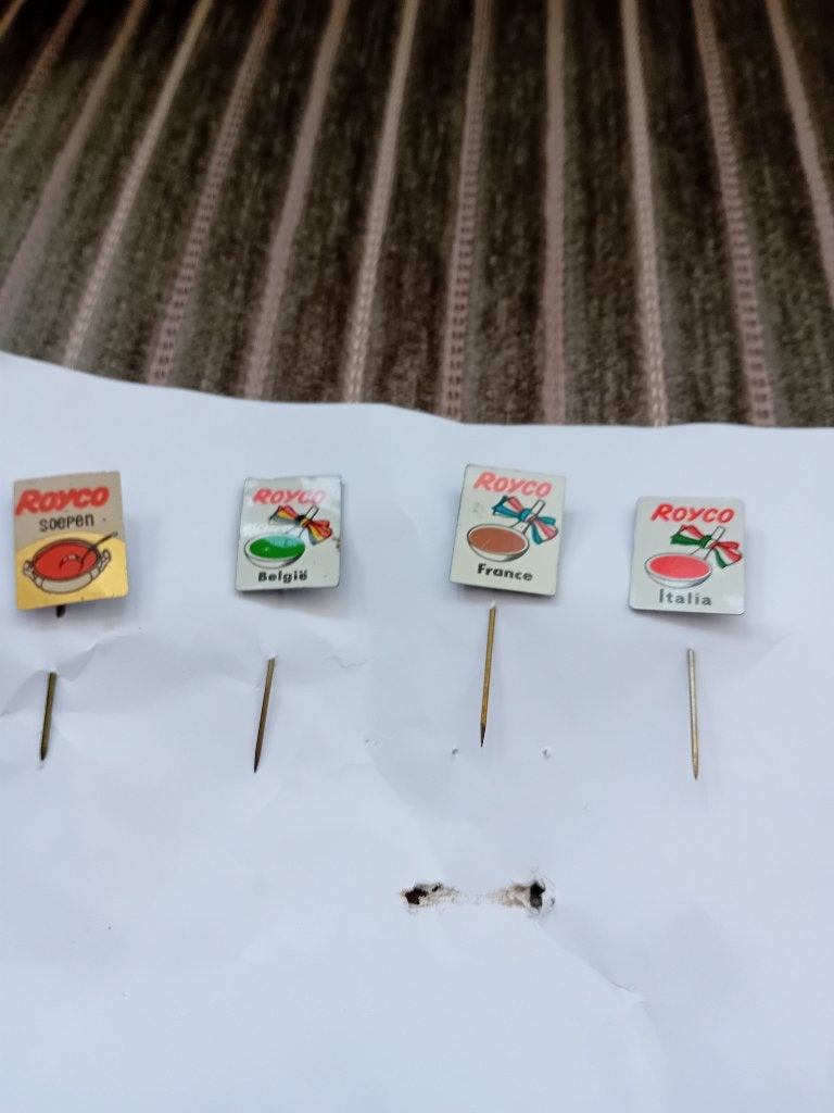 4 pins - ROYCO, Ophalen of Verzenden, Zo goed als nieuw, Merk, Speldje of Pin
