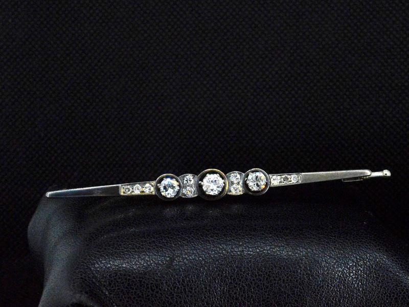 Antieke broche met natuurlijke oud geslepen diamanten, Zo goed als nieuw, 1 bedel, Goud, Ophalen