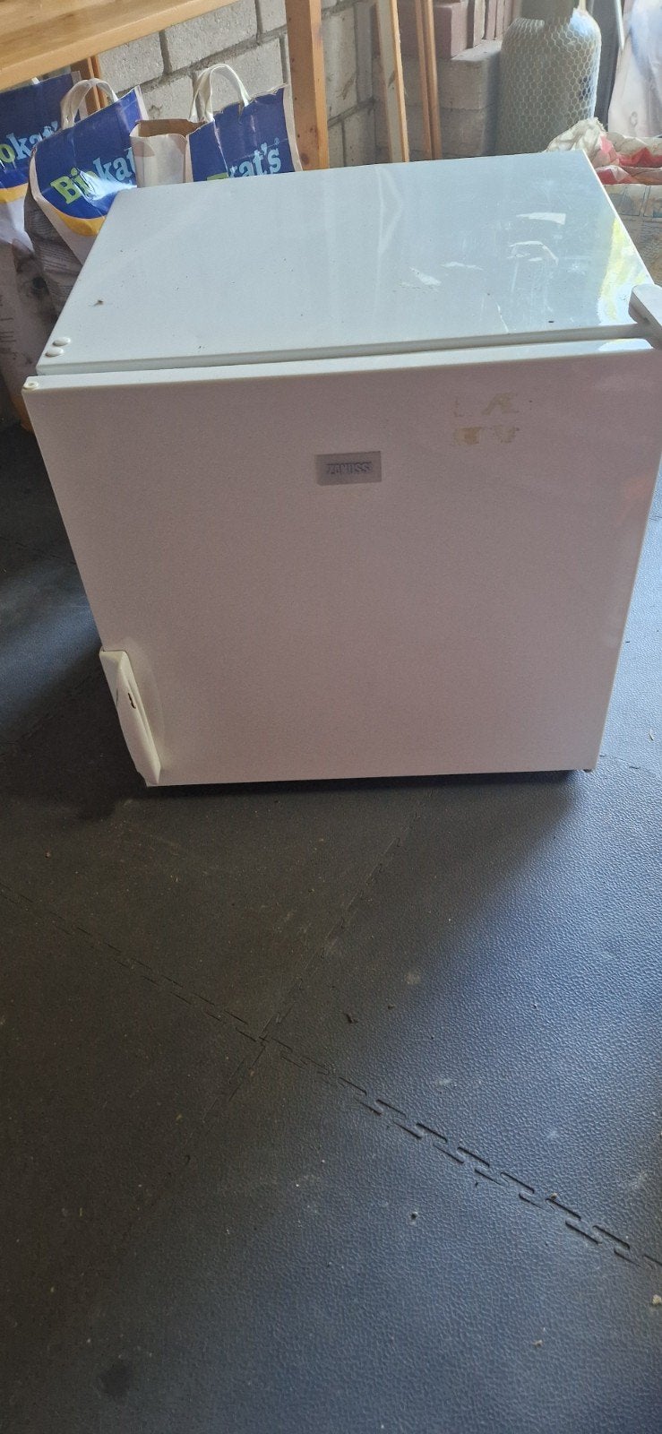 Zanussi mini koelkast met vriesvakje, Witgoed en Apparatuur, Gebruikt, Ophalen of Verzenden, Minder dan 75 liter, Met vriesvak