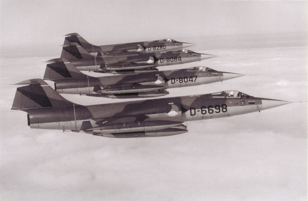 F-104  D-6698  Four ship, Verzamelen, Luchtvaart en Vliegtuigspotten, Ophalen of Verzenden, Gebruikt, Kaart, Foto of Prent