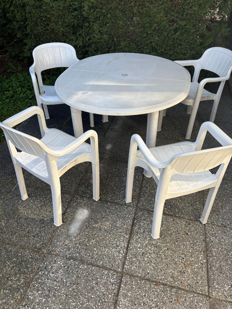 Witte kunststof tuinset met 4 stoelen, Ophalen, 4 zitplaatsen, Kunststof, Gebruikt
