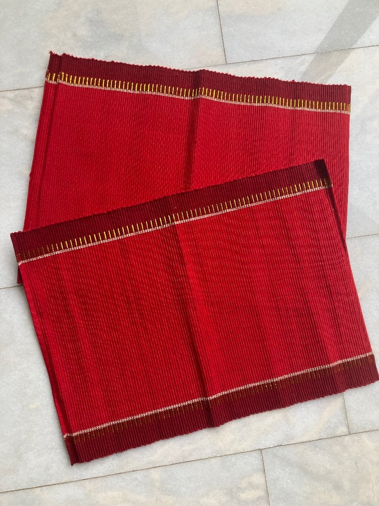 2 Rode PlaceMats, Huis en Inrichting, Gebruikt, Katoen, Met decoratie, Ophalen of Verzenden