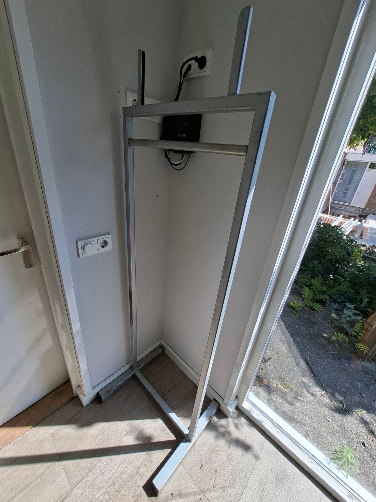 Stevige metalen kapstok, industrieel design, Huis en Inrichting, Ophalen, Gebruikt, Metaal, Staande kapstok