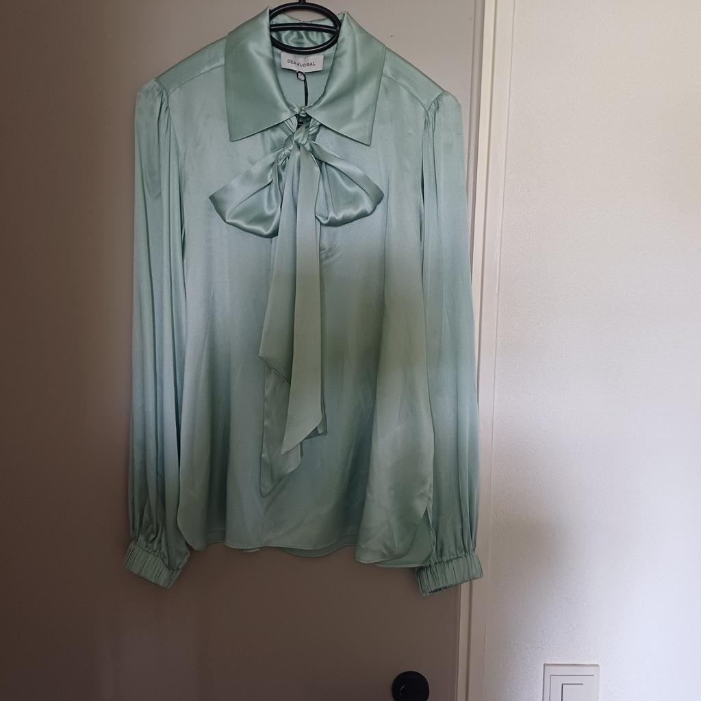 Dea Kudibal mt 36 Stretchzijde met losse strik., Kleding | Dames, Blouses en Tunieken, Ophalen of Verzenden, Nieuw, Maat 36 (S)