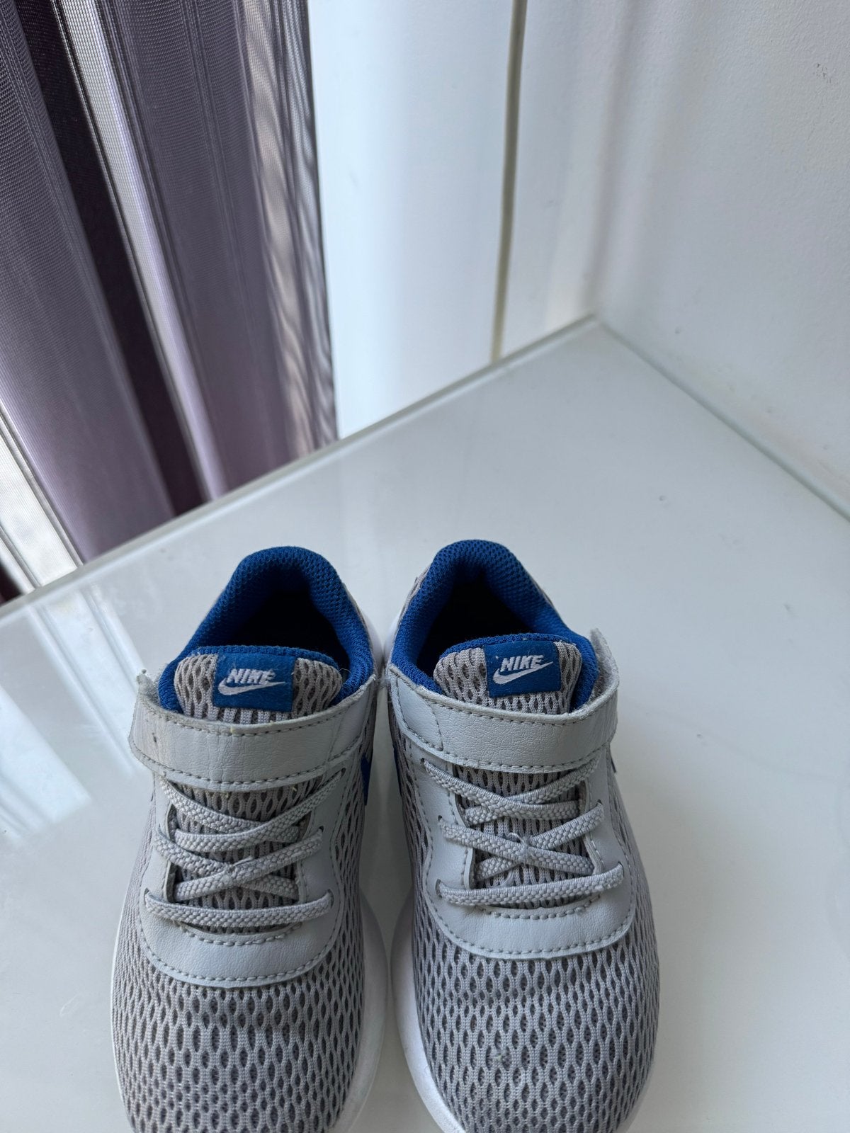 Nike kinder sportschoenen maat 26 - Grijs/Blauw, Kinderen en Baby's, Kinderkleding | Schoenen en Sokken, Ophalen of Verzenden