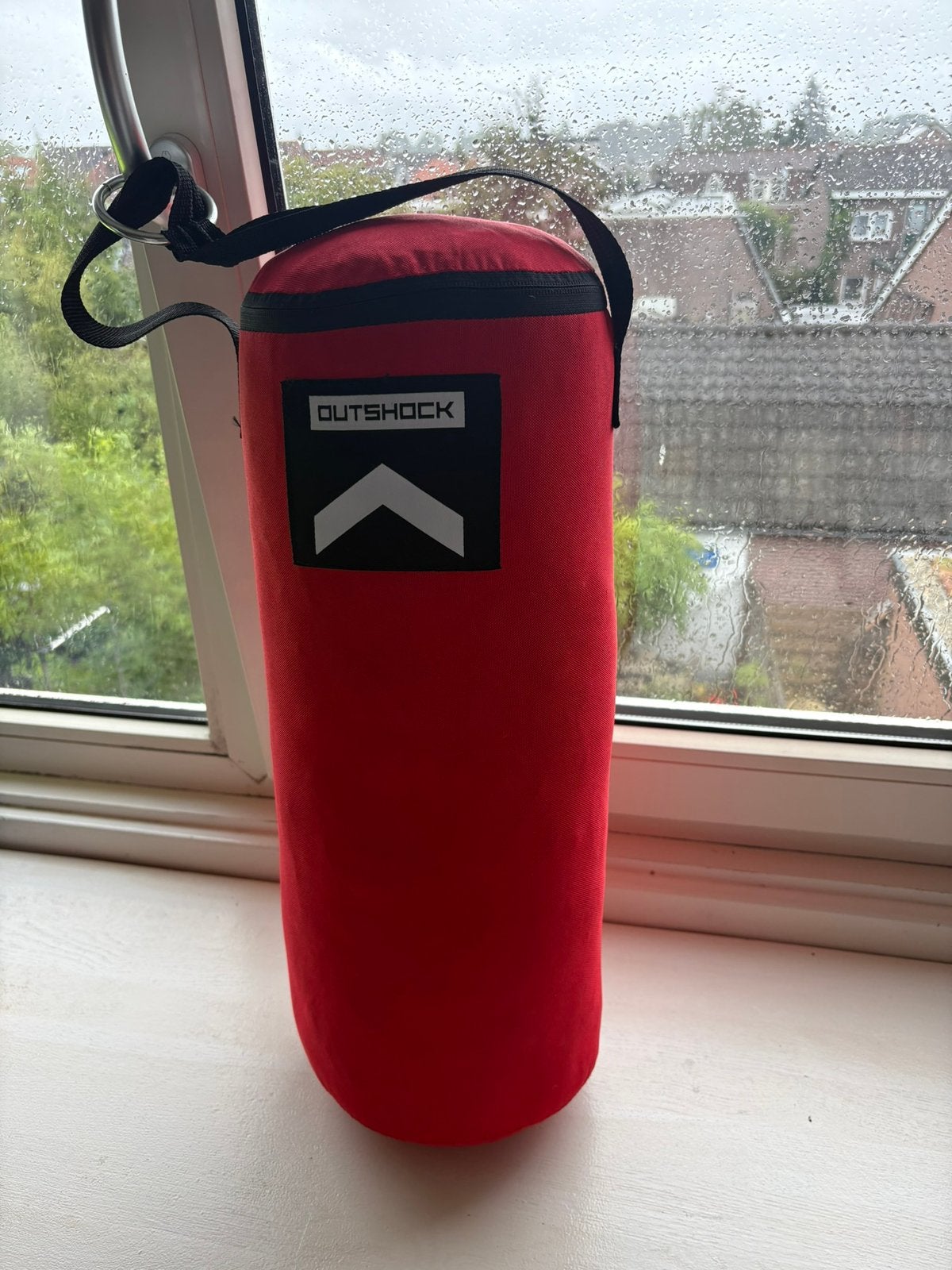 Outshock bokszak rood (14 kg, 76 cm hoog) z.g.a.n., Ophalen of Verzenden, Zo goed als nieuw, Bokszak