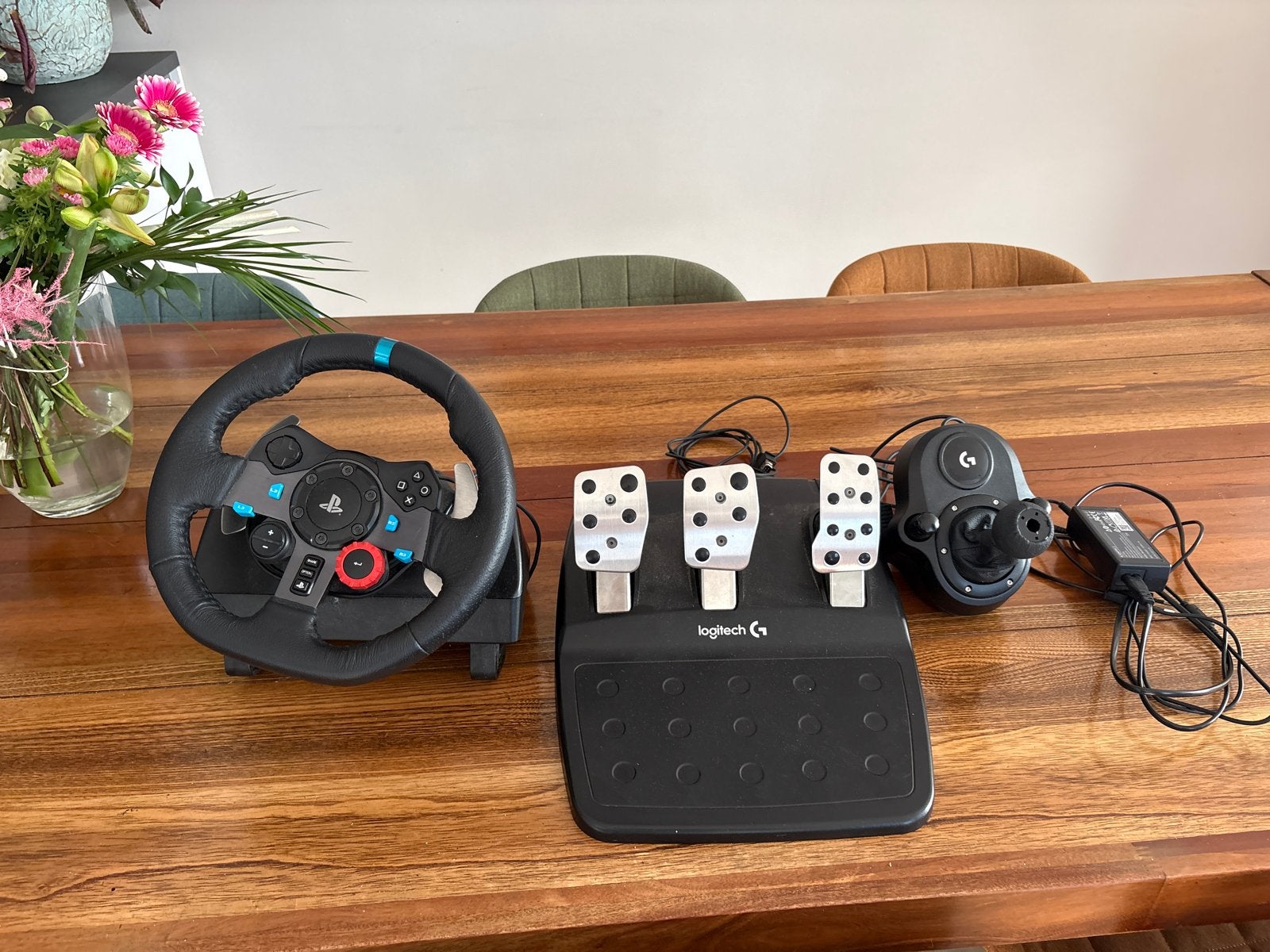Foto 3 van Logitech G29 met Playseat Challenge en Shifter