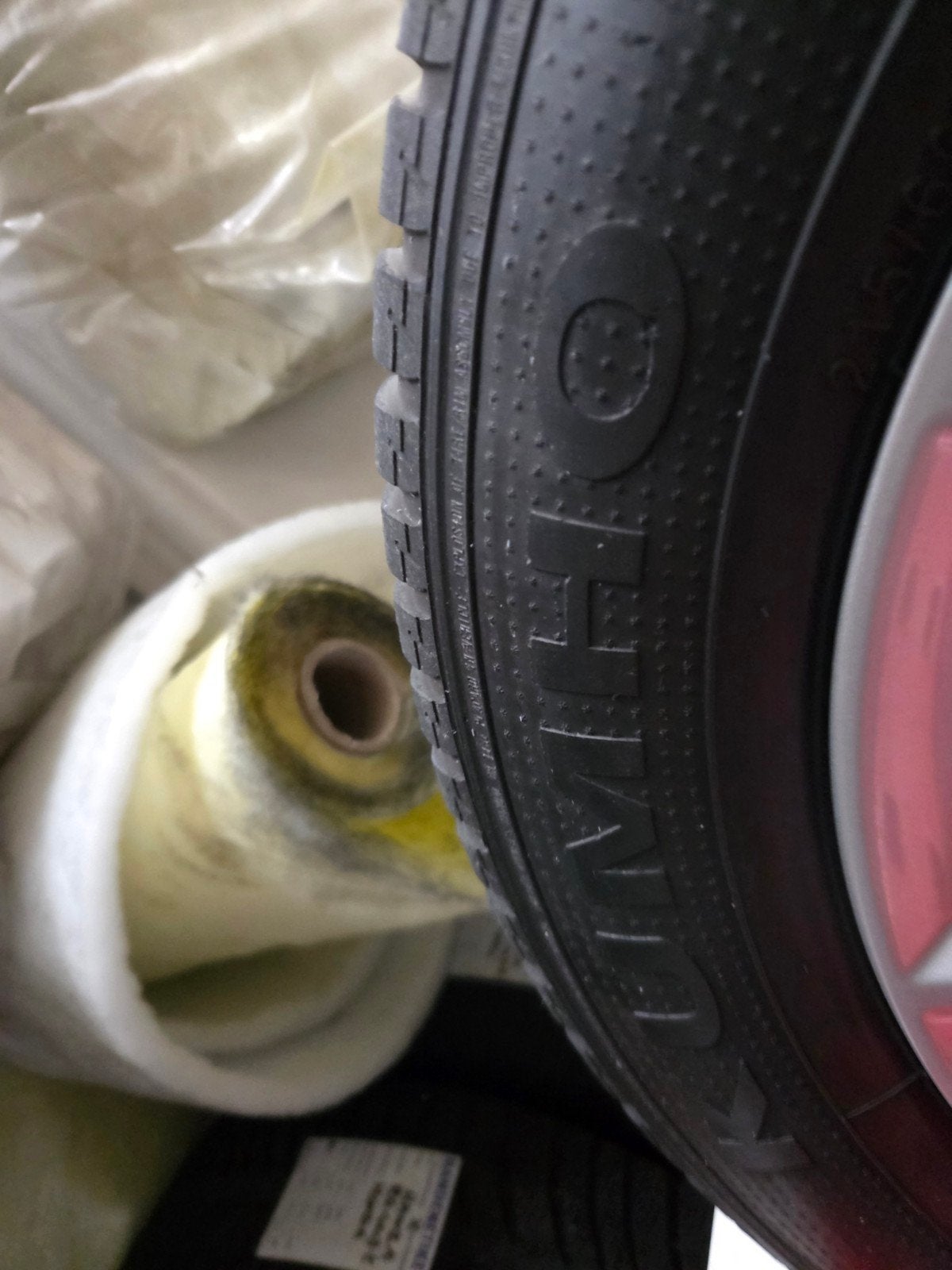 Winterbanden ALLEEN BANDEN!  215/60R16 99H op velg (Kumho, D, Ophalen, 16 inch, Banden en Velgen, Winterbanden