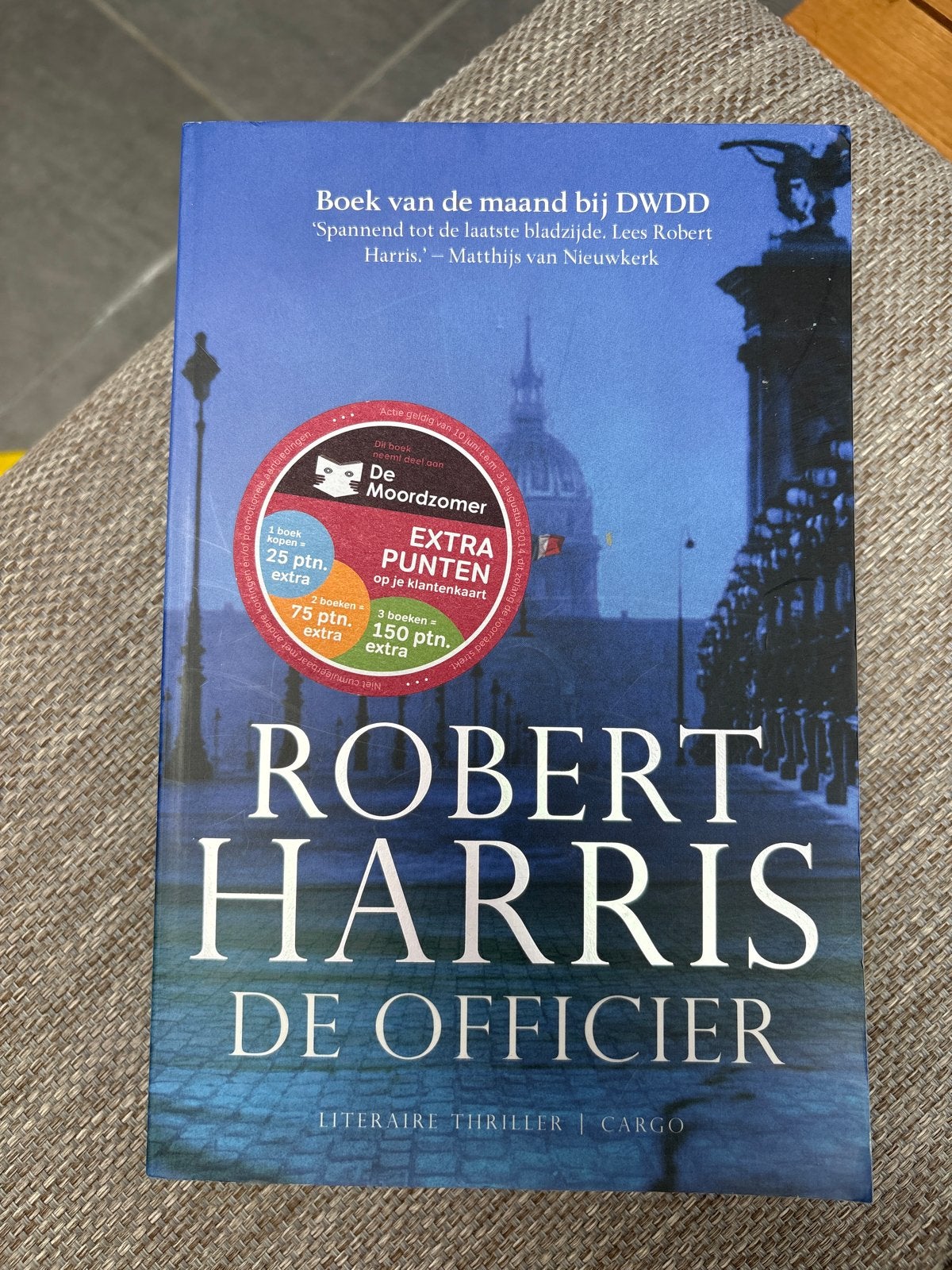 Robert Harris - De Officier (Literaire Thriller), Boeken, Ophalen of Verzenden, Zo goed als nieuw, Europa overig