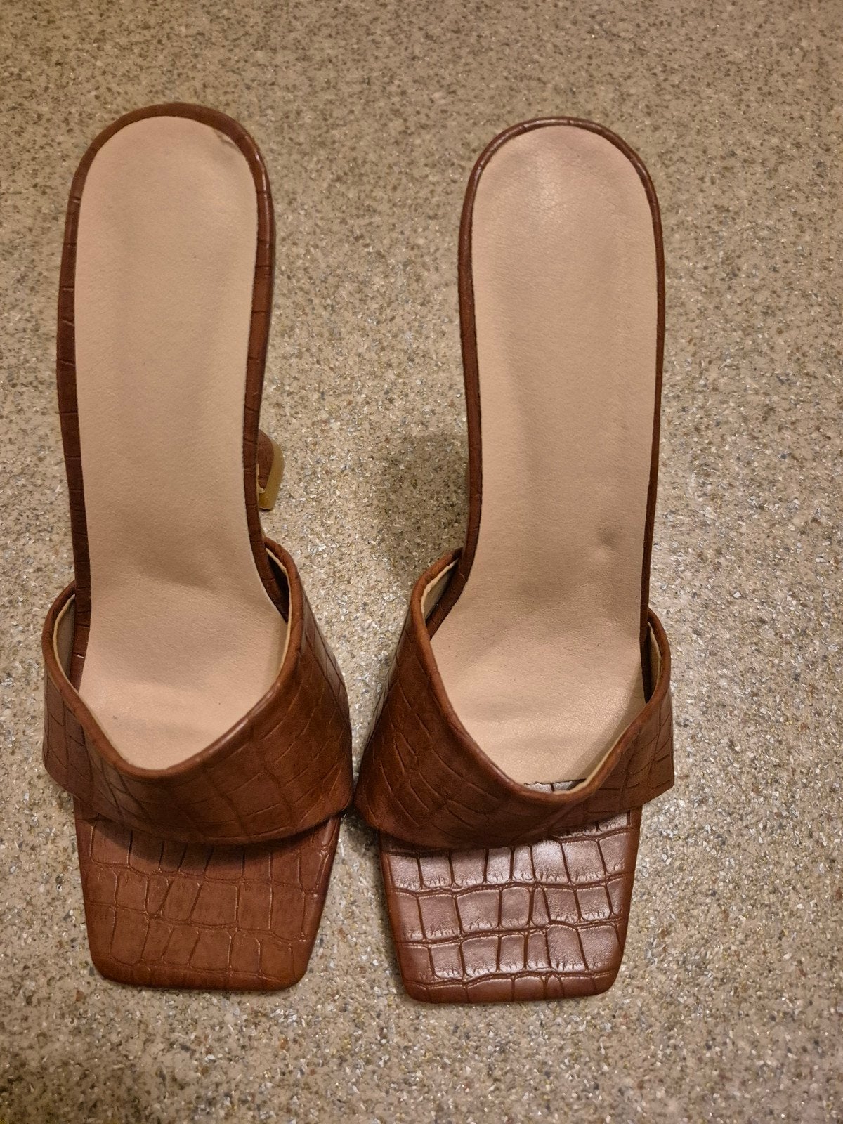 Bruine muiltjes met hak, Ophalen of Verzenden, Nieuw, Bruin, Sandalen of Muiltjes
