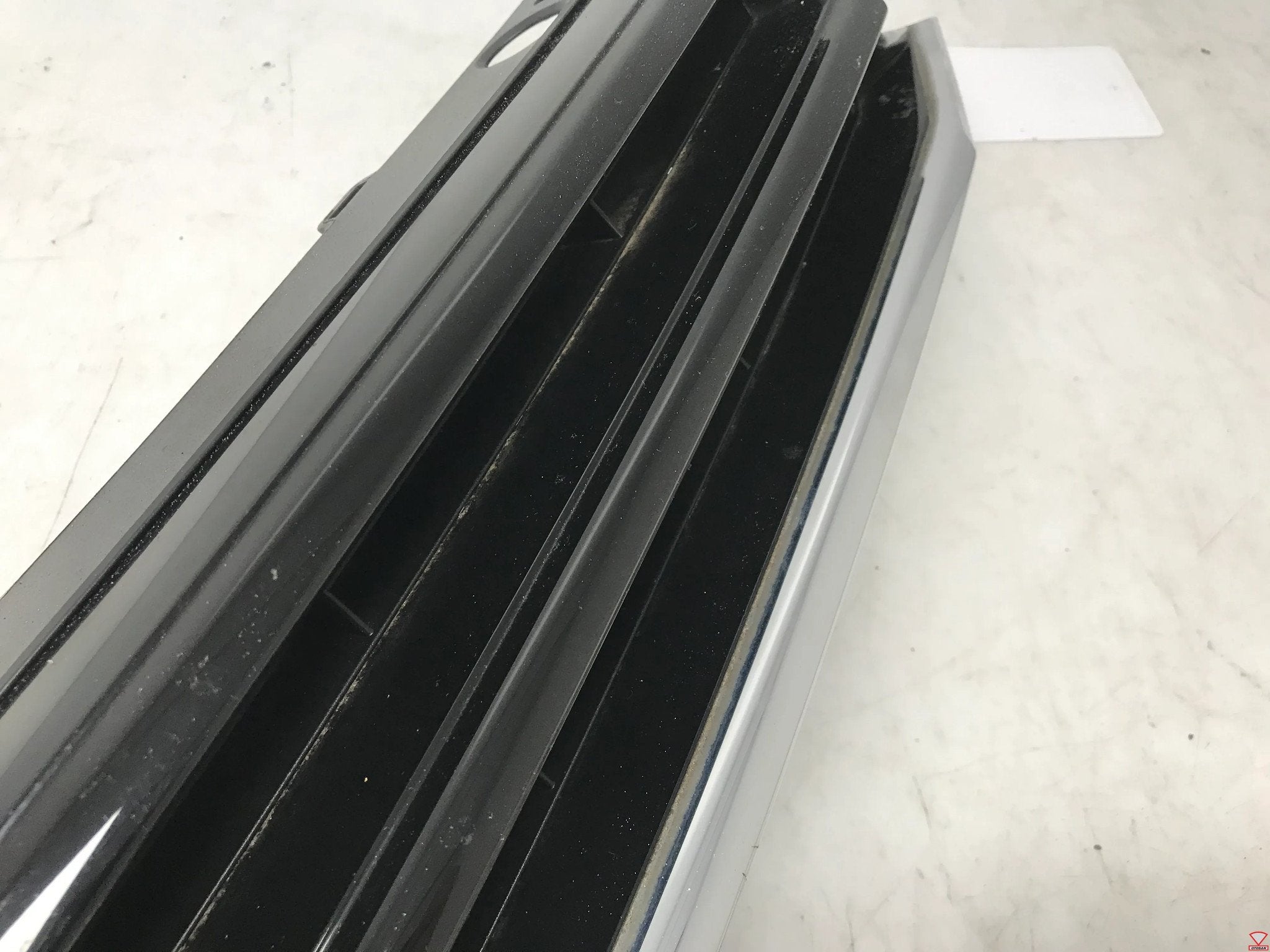 VW Touran 5T 5TA Grille Grill Origineel! 5TA853653C, Gebruikt, Volkswagen AG, Berliner Ring 2
38440  Wolfsburg, DE, Volkswagen