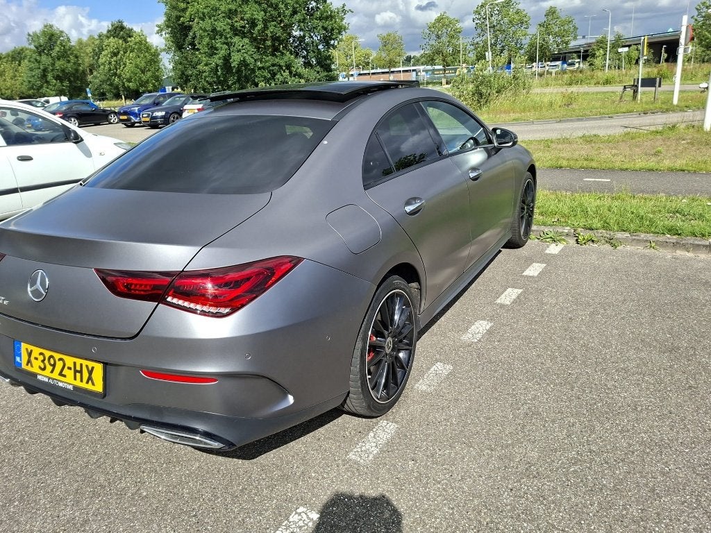 Mercedes-Benz CLA 250 e 218pk 8G-DCT 2023 Grijs, Auto's, CLA, Parkeerassistent, 160 pk, Leder en Stof