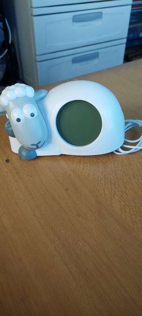 Kinder wekker schaap - Slaaptrainer met ogen open/dicht, Witgoed en Apparatuur, Wekkers, Ophalen of Verzenden, Zo goed als nieuw
