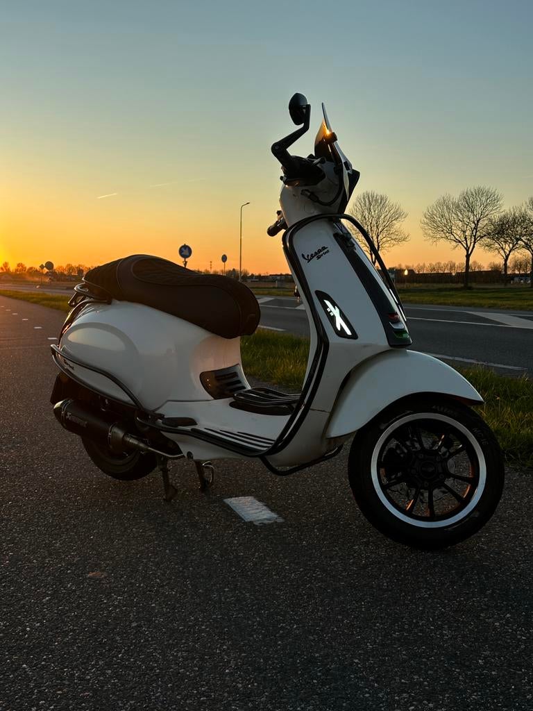 Vespa sprint 125, Fietsen en Brommers, Scooters | Vespa, Ophalen, Zo goed als nieuw, Benzine, Overige modellen