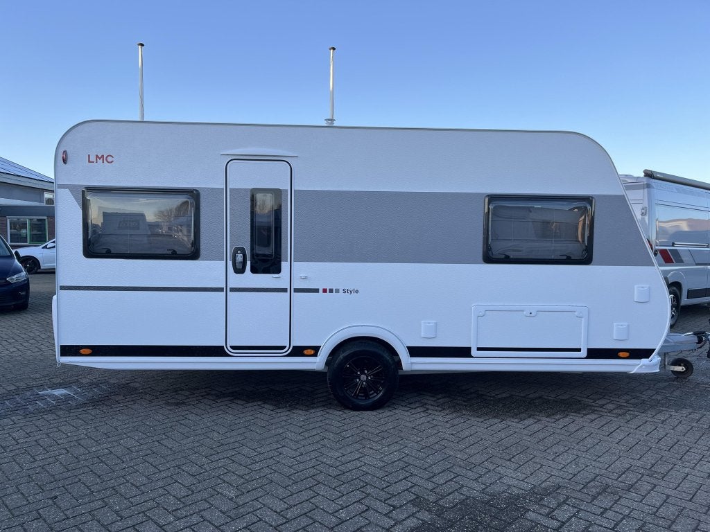 LMC Style 440 D NU €30.610 voor €26.610, Rondzit, Schokbreker, Bedrijf, Overige typen