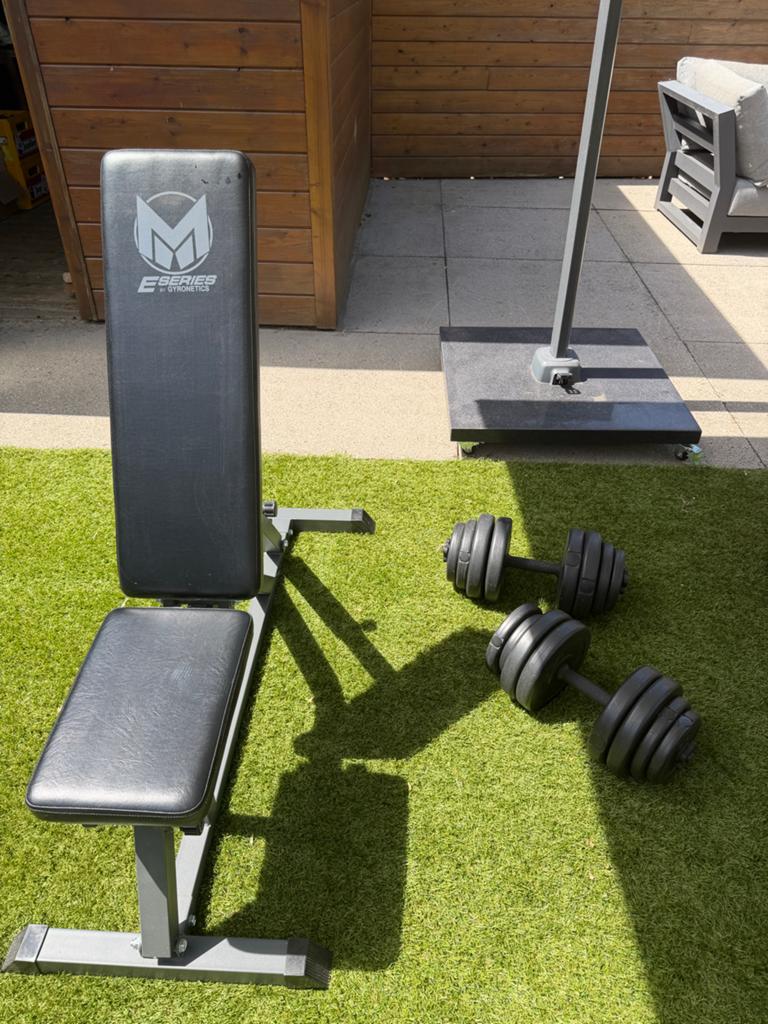 Verstelbare fitnessbank met dumbells, Ophalen, Gebruikt, Armen, Fitnessbank