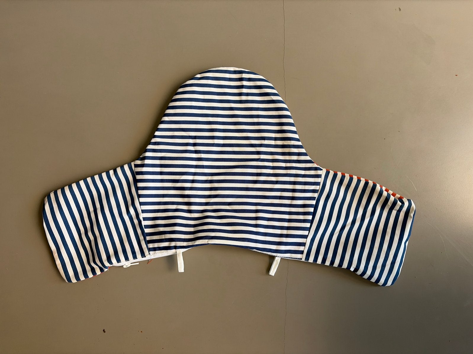 Hoes zitkussen IKEA kinderstoel (rood/blauw gestreept), Kinderen en Baby's, Kinderstoelen, Ophalen of Verzenden, Gebruikt, Overige typen