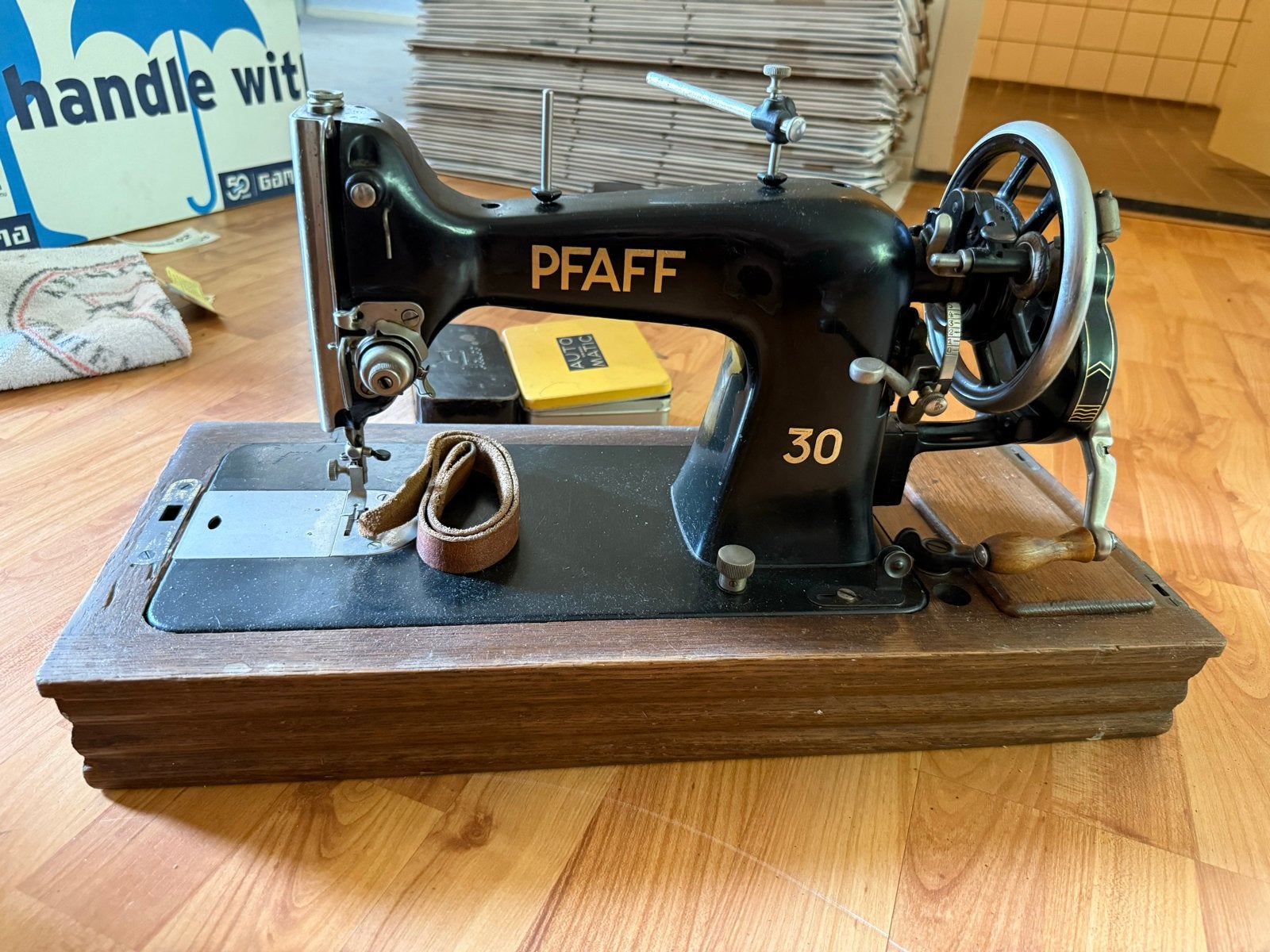 Antieke Pfaff 30 Naaimachine met Houten Kap en Accessoires, Ophalen