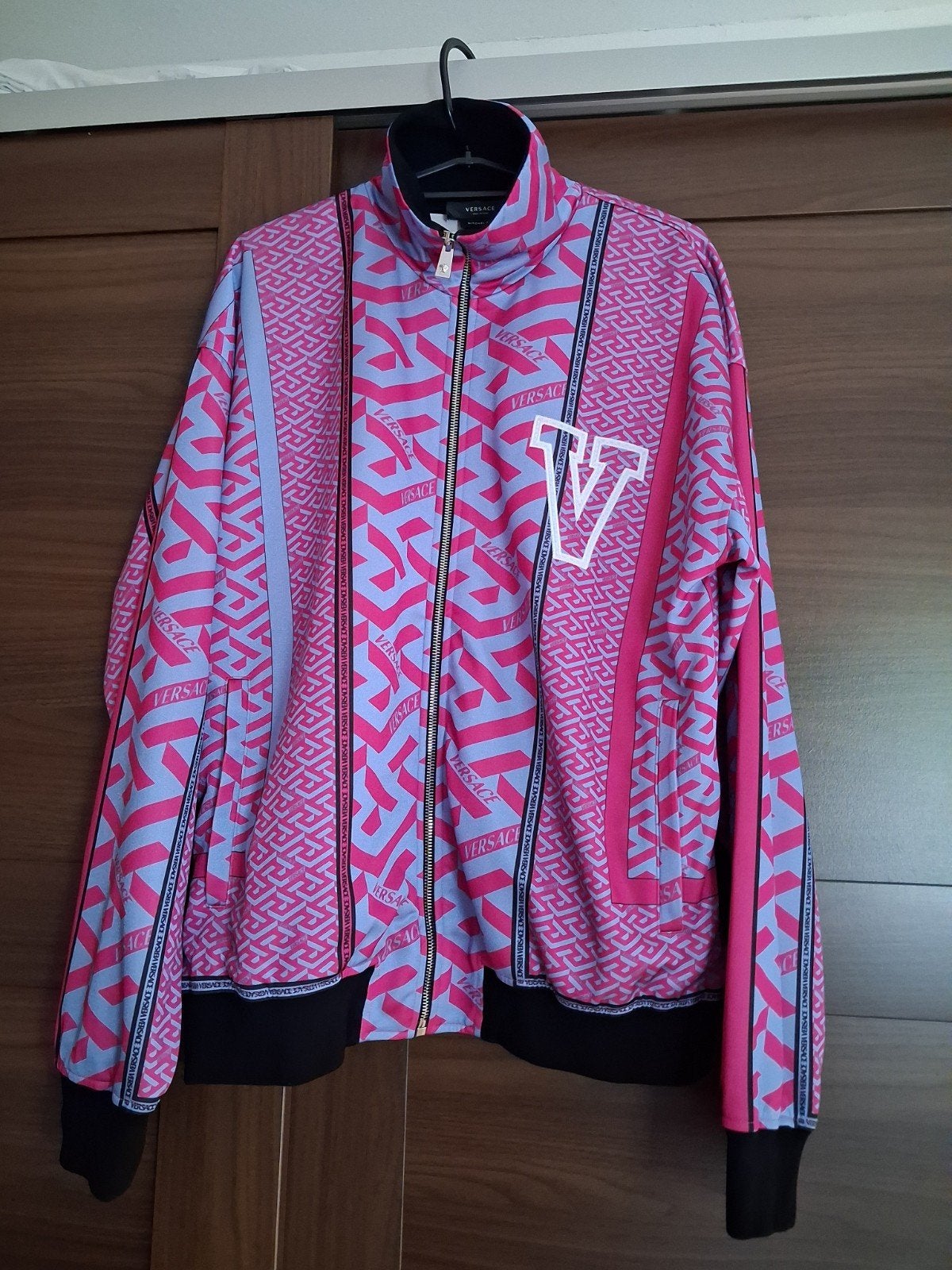 Versace trainings vest/ jasje, Kleding | Dames, Truien en Vesten, Nieuw, Ophalen of Verzenden, Versace, Roze
