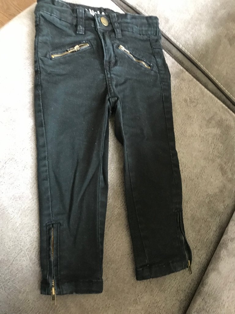 stoere zwarte broek met ritsjes onderaan de pijp mt 92, Kinderen en Baby's, Kinderkleding | Maat 92, Broek, Gebruikt, Meisje, Nielsson