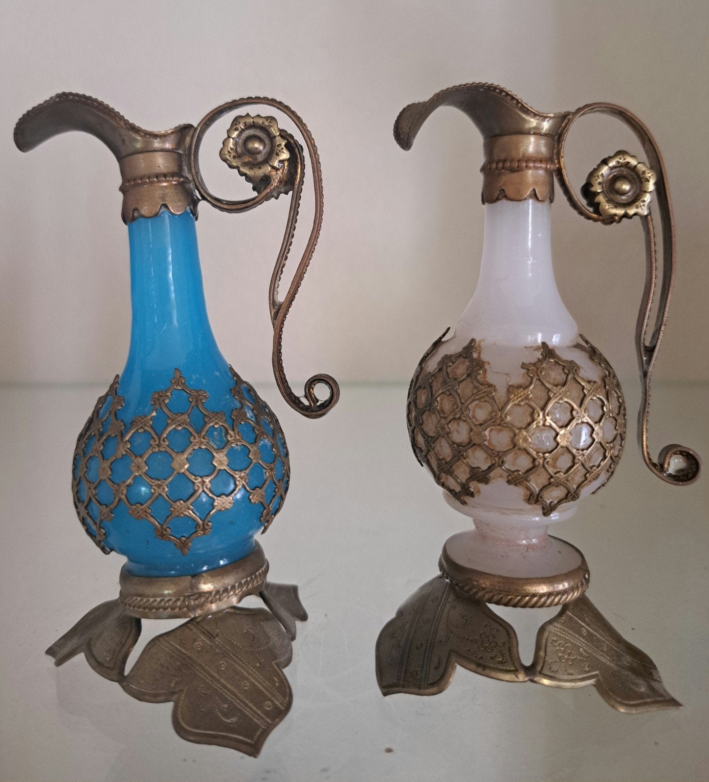 Antieke Ottomaanse Opaline Glazen Parfumflesjes (2 stuks), Antiek en Kunst, Ophalen of Verzenden