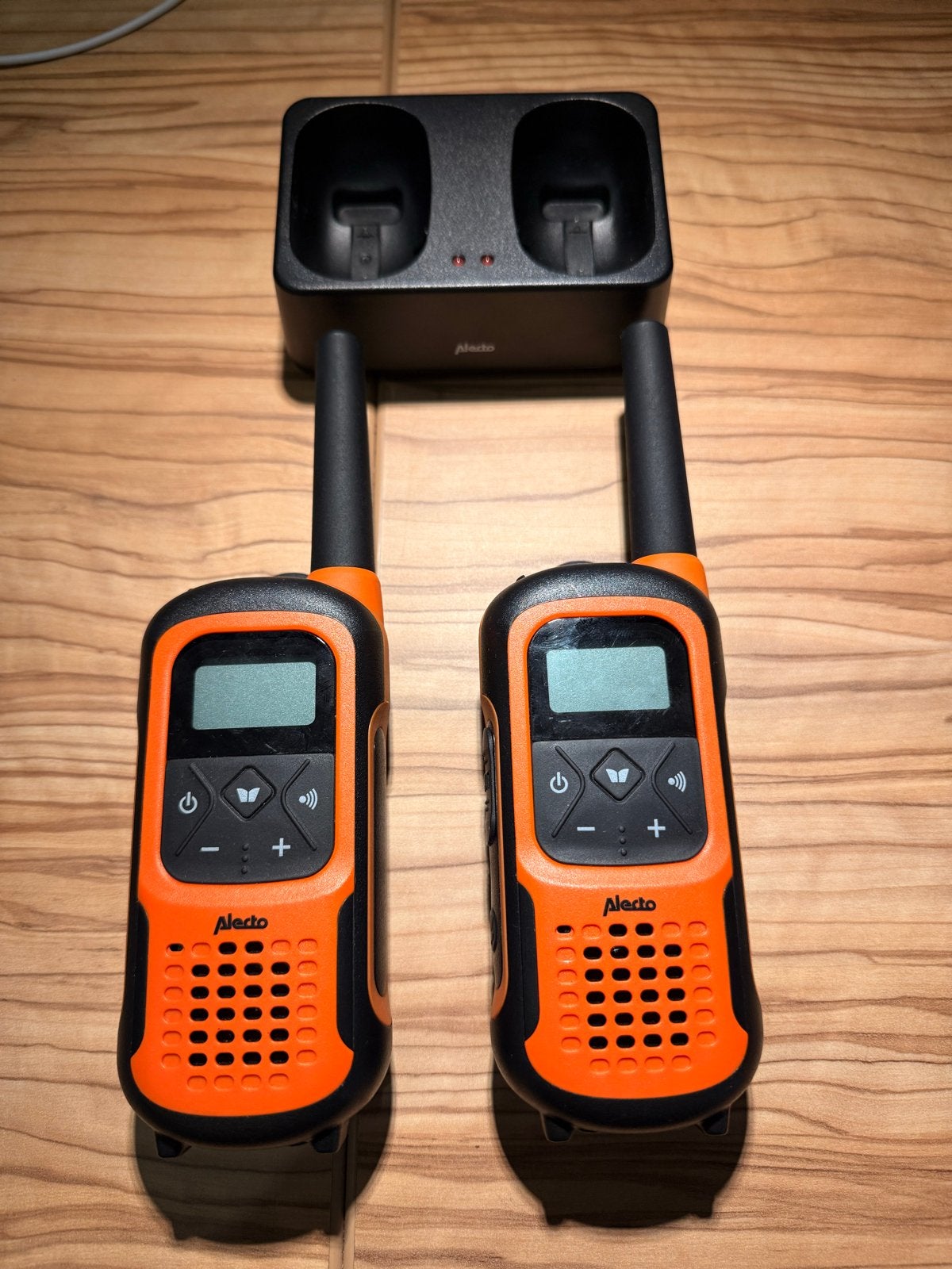 Alecto FR-300 Walkie Talkie Set met Oplaadstation, 5 tot 15 km, Ophalen of Verzenden, Zo goed als nieuw, Portofoon of Walkie-talkie