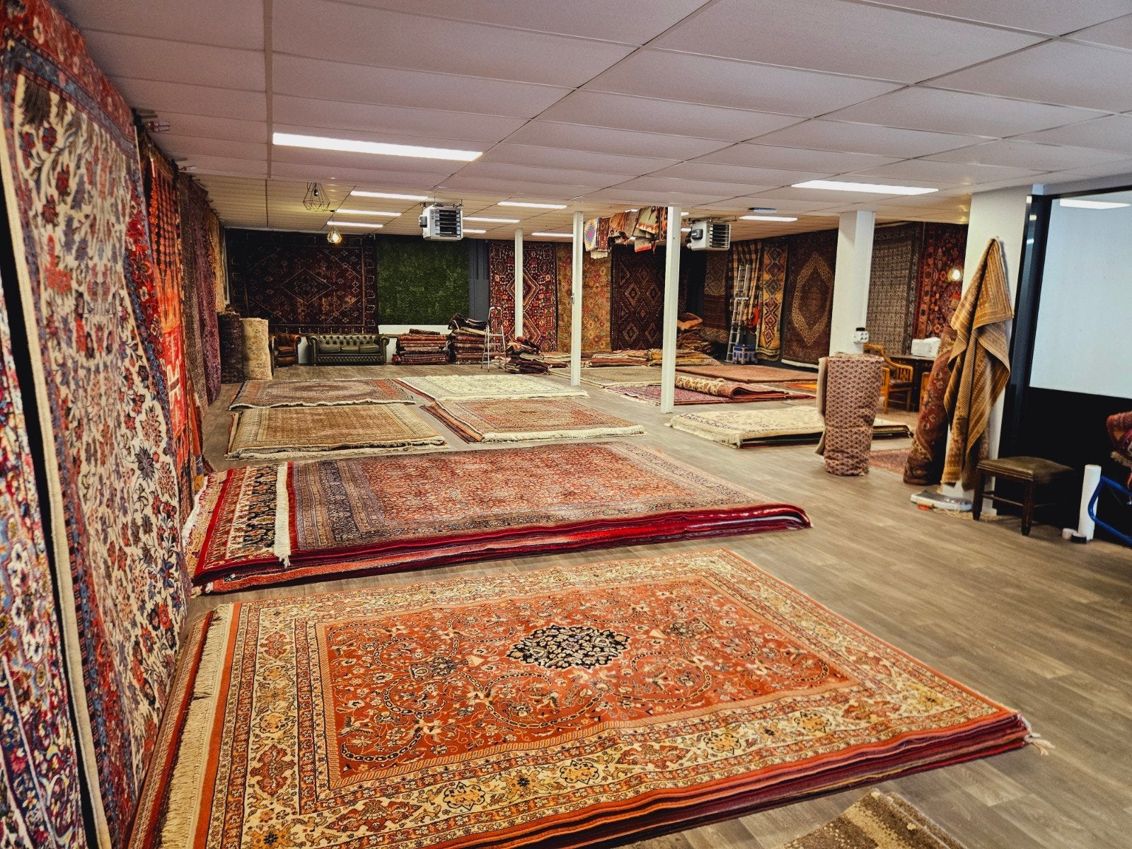 TAPIJTEN VERKOOP vrijdag en zaterdag 23 & 24 oktober WEG=WEG, Blauw, Perzisch, 200 cm of meer