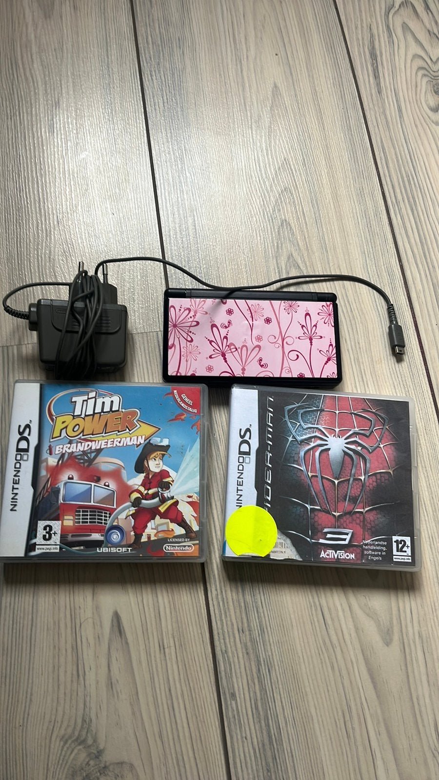 Ds lite zwart met roze sticker oplader en games getest werkt, Met games, Zwart, Ophalen of Verzenden, Zo goed als nieuw